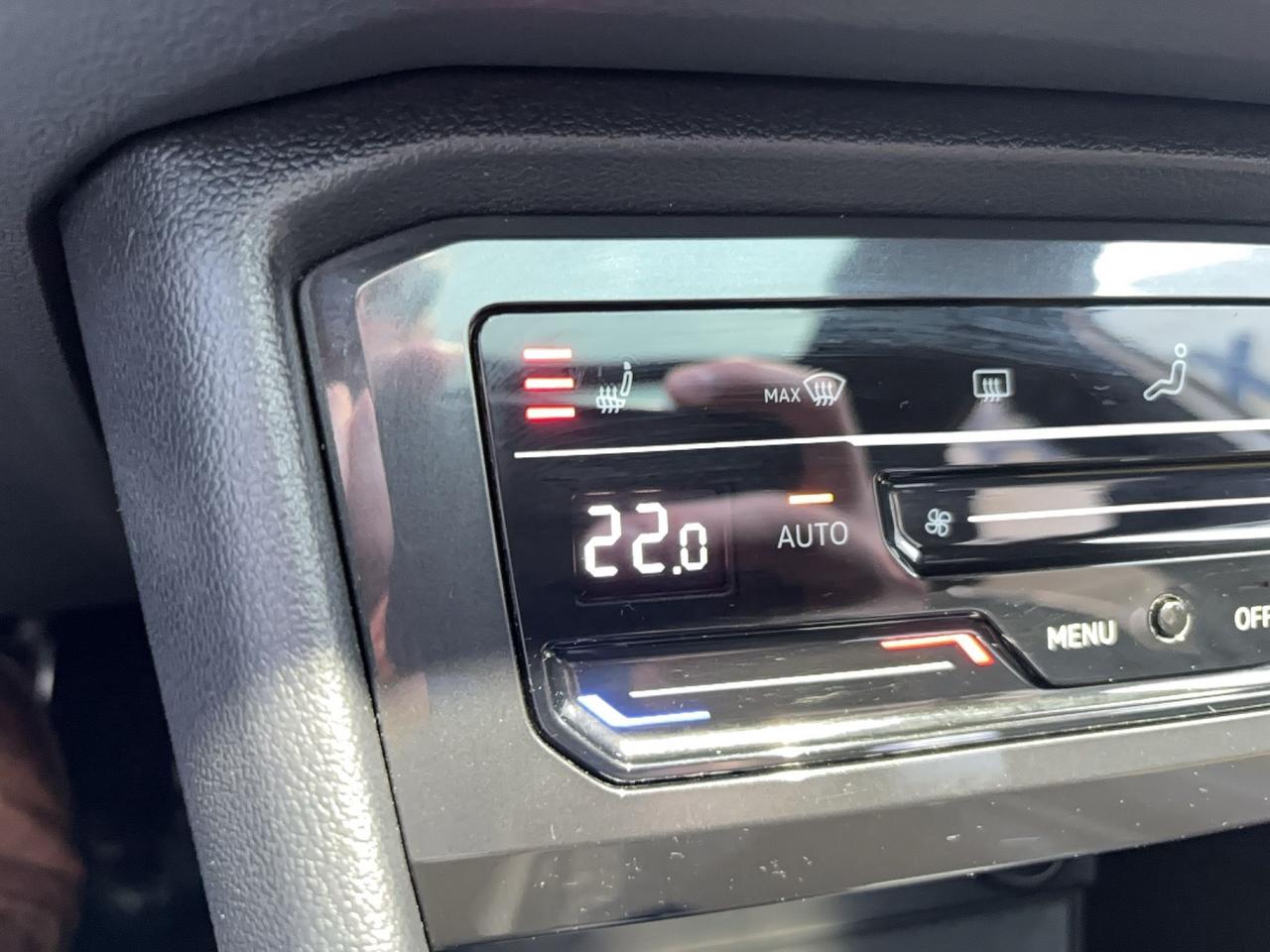 2022 Volkswagen Tiguan COMFORTLINE WITH R-LINE! POWER GATE, REMOTE START! Photo
