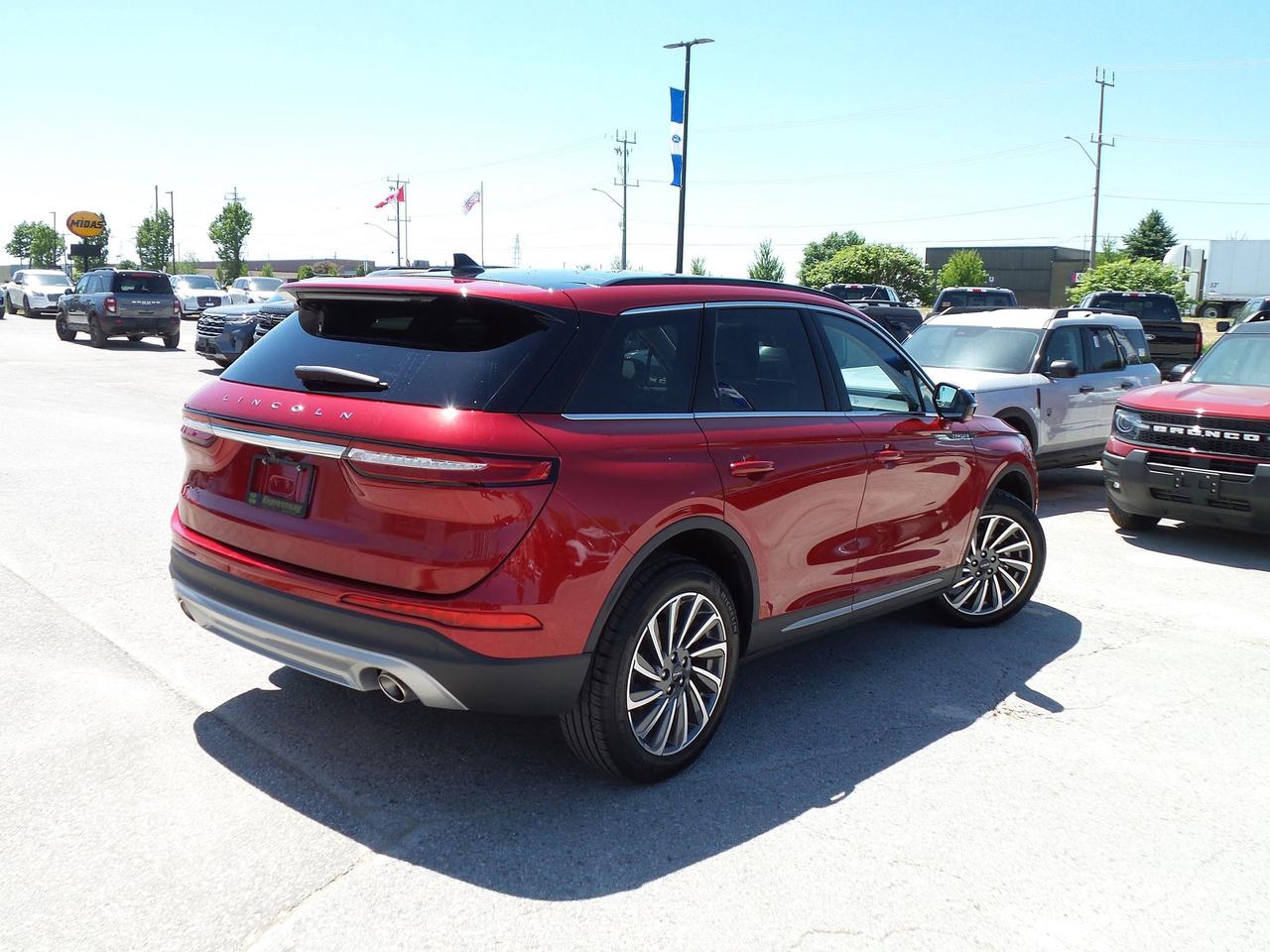 2026 Lincoln Corsair AWD, 202A! HEATED REAR SEATS! HEADS-UP DISPLAY! Photo