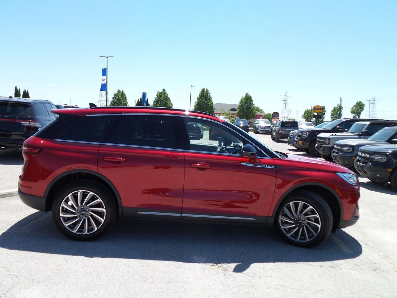 2026 Lincoln Corsair AWD, 202A! HEATED REAR SEATS! HEADS-UP DISPLAY! Photo