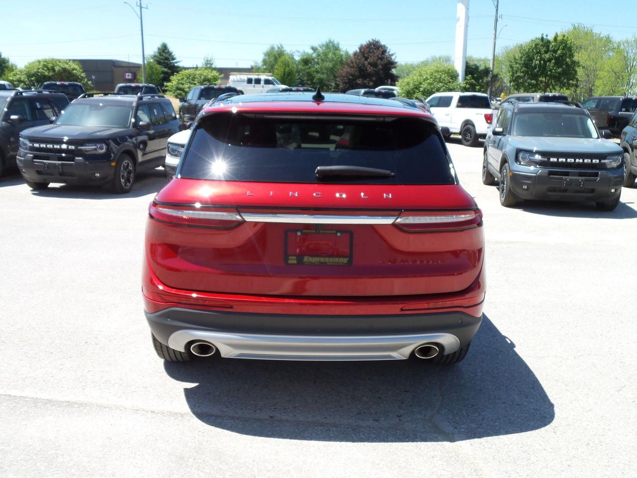 2026 Lincoln Corsair AWD, 202A! HEATED REAR SEATS! HEADS-UP DISPLAY! Photo