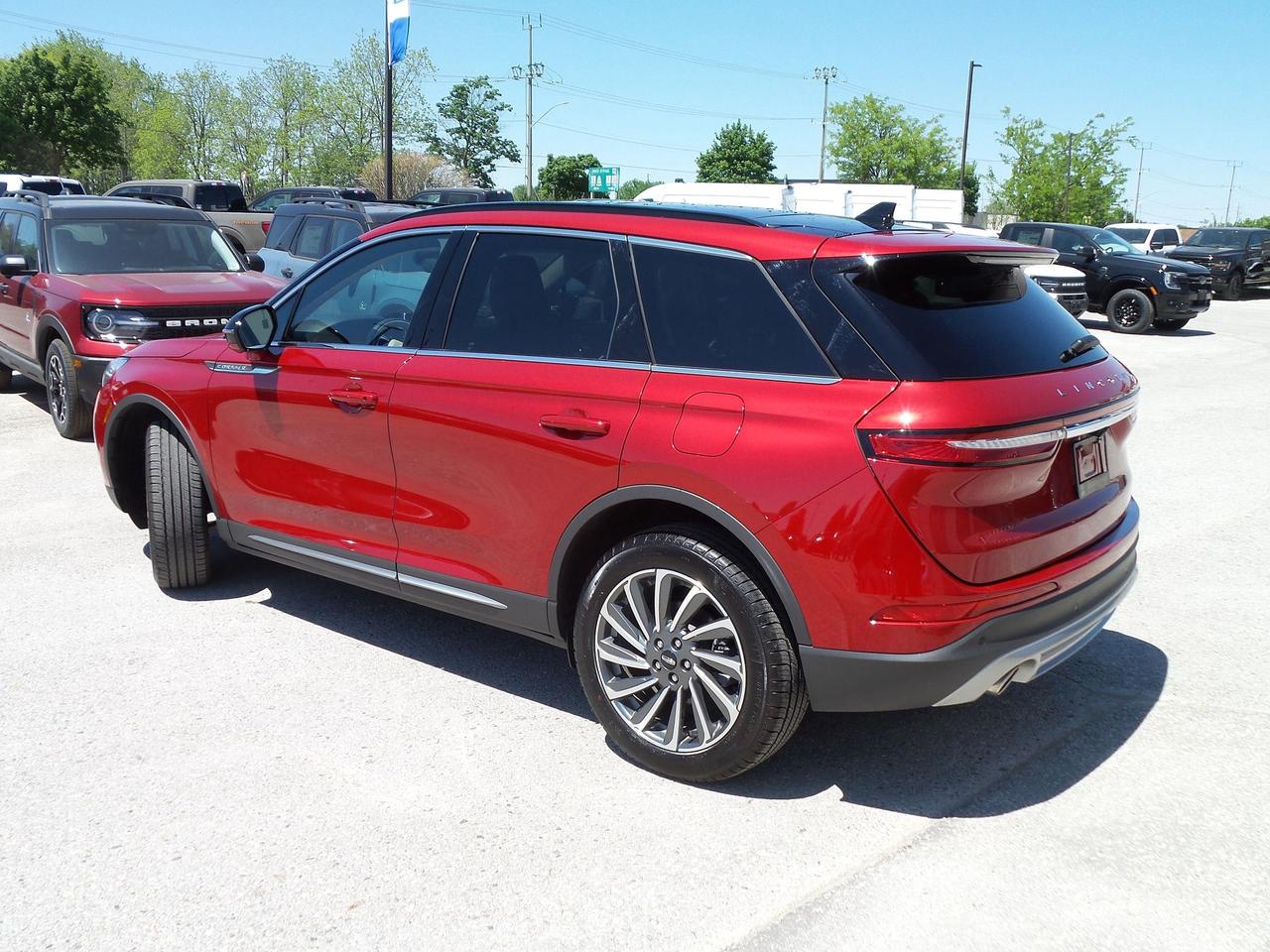2026 Lincoln Corsair AWD, 202A! HEATED REAR SEATS! HEADS-UP DISPLAY! Photo