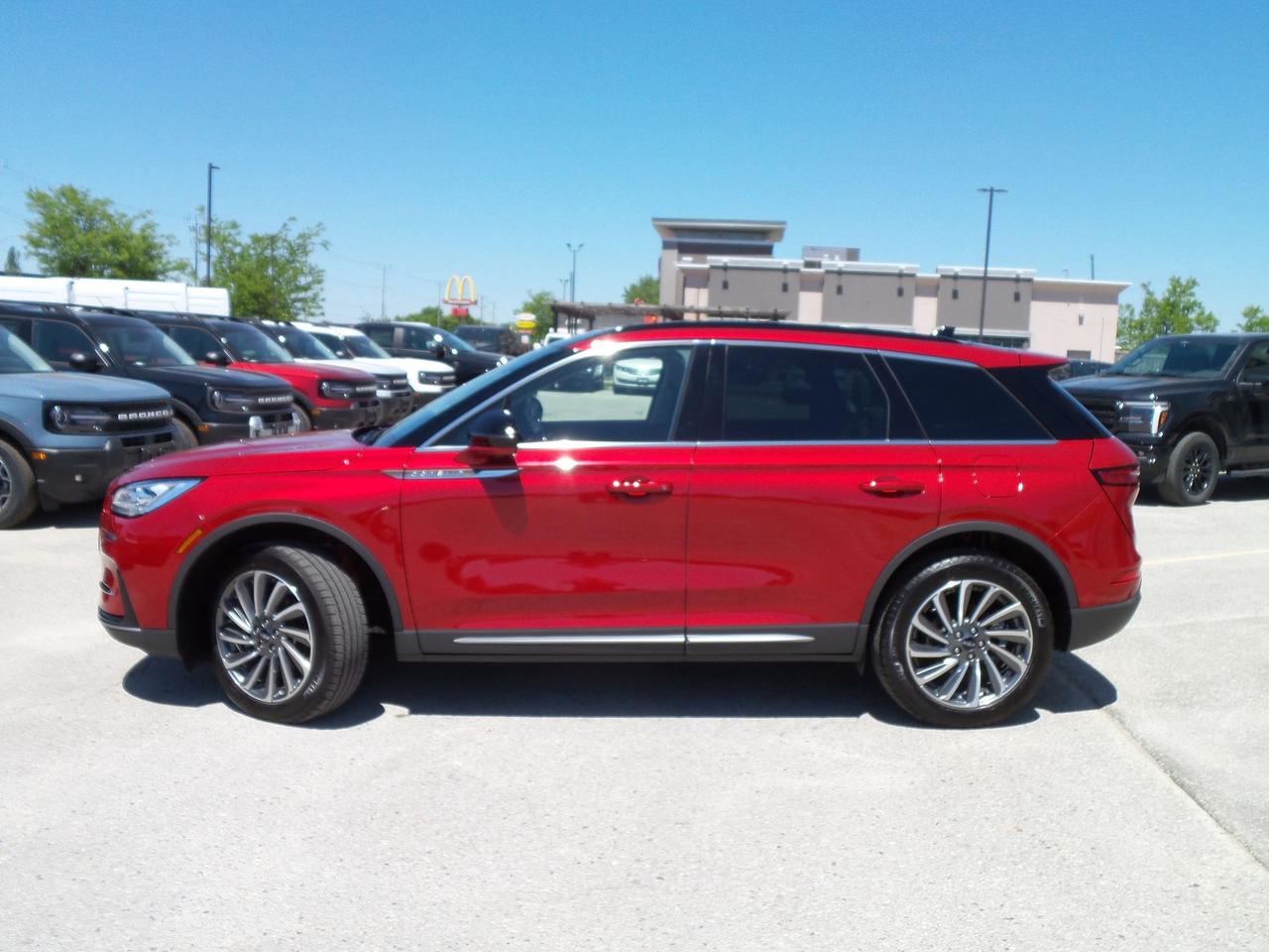 2026 Lincoln Corsair AWD, 202A! HEATED REAR SEATS! HEADS-UP DISPLAY! Photo