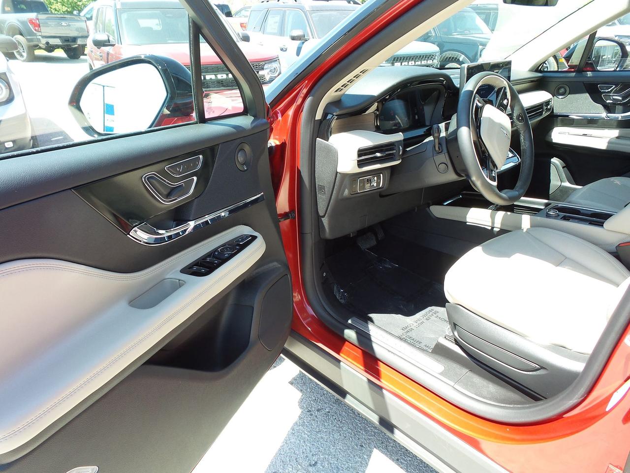 2026 Lincoln Corsair AWD, 202A! HEATED REAR SEATS! HEADS-UP DISPLAY! Photo