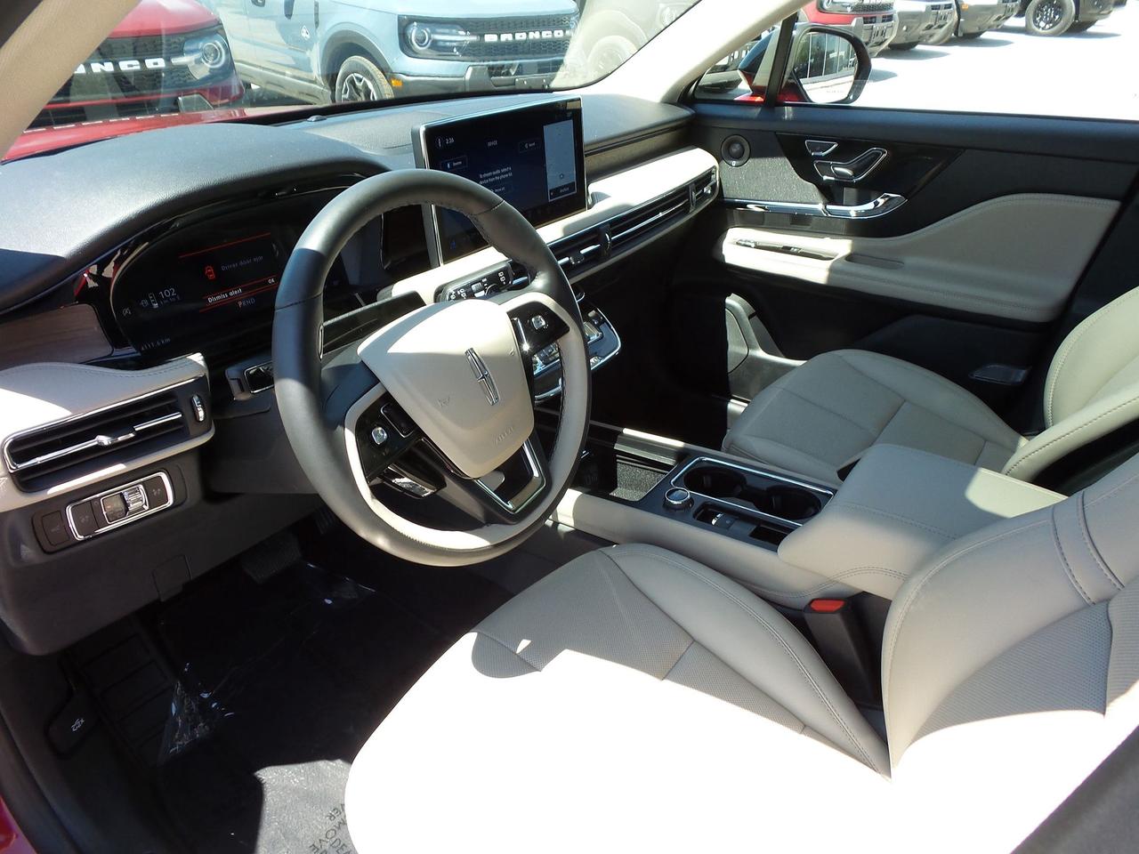 2026 Lincoln Corsair AWD, 202A! HEATED REAR SEATS! HEADS-UP DISPLAY! Photo