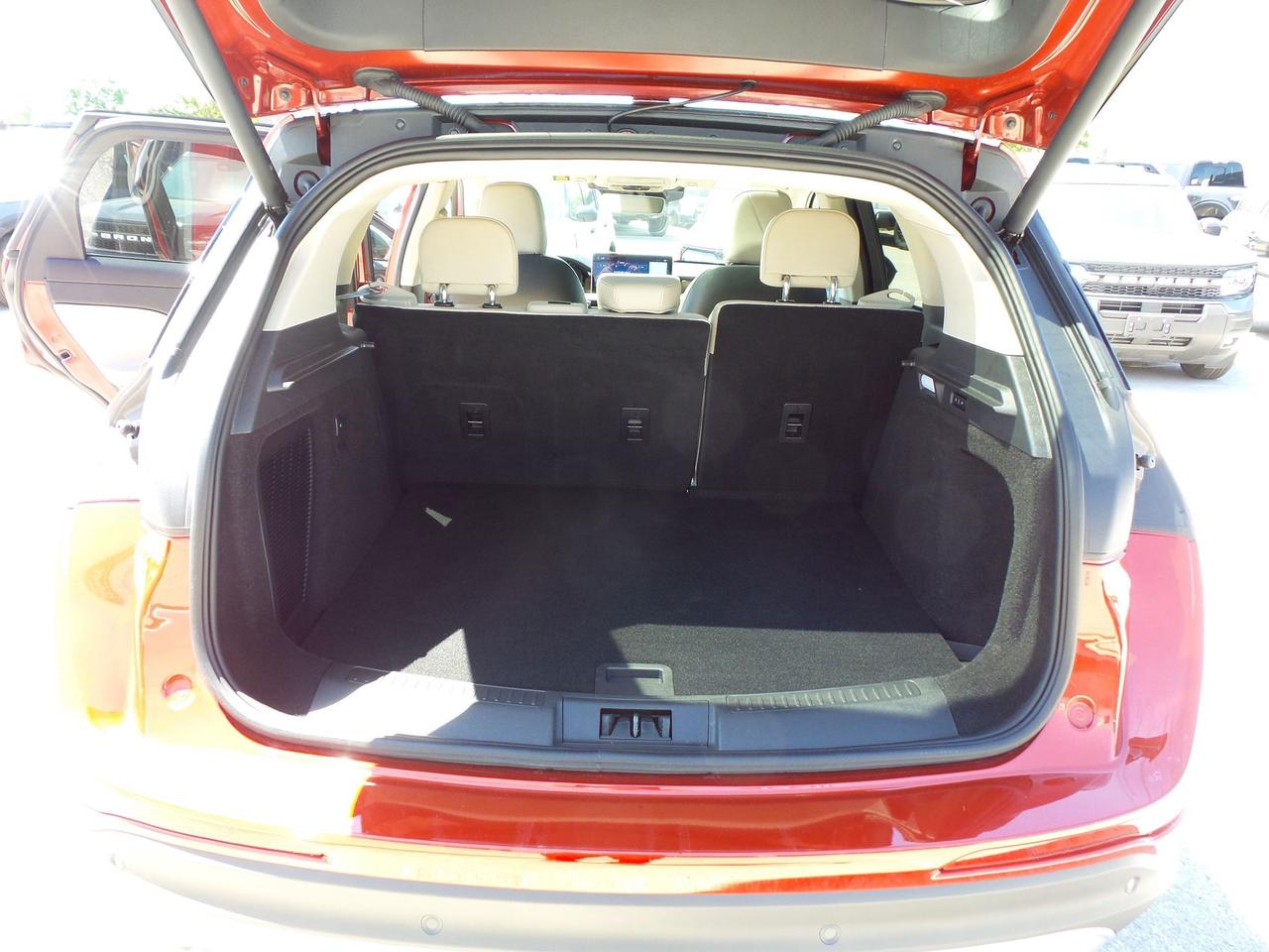 2026 Lincoln Corsair AWD, 202A! HEATED REAR SEATS! HEADS-UP DISPLAY! Photo
