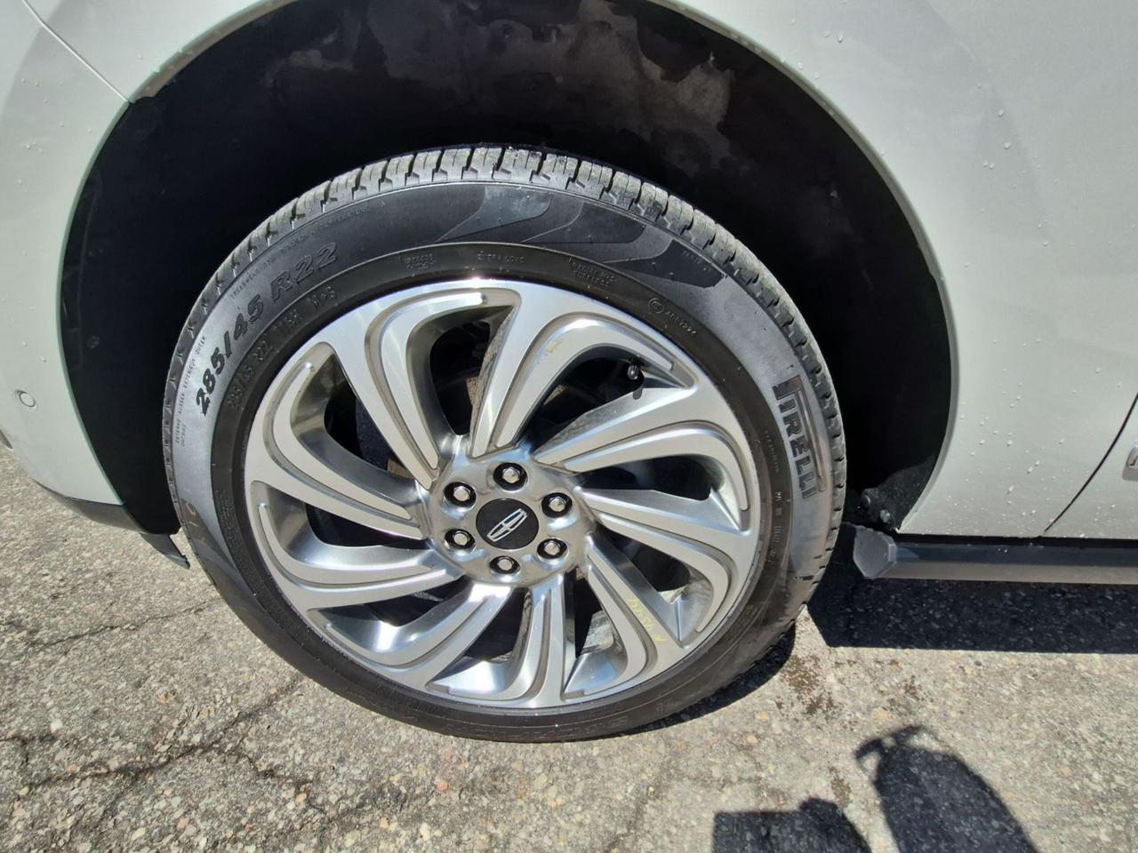 2024 Lincoln Navigator REGULAR LENGTH, 2ND ROW CAPTAINS, 22" RIMS, LOADED Photo