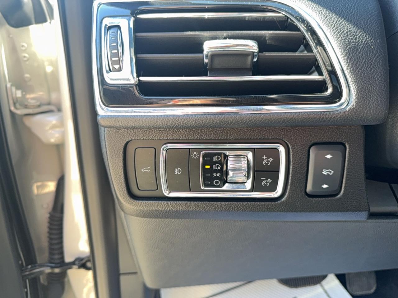 2024 Lincoln Navigator REGULAR LENGTH, 2ND ROW CAPTAINS, 22" RIMS, LOADED Photo