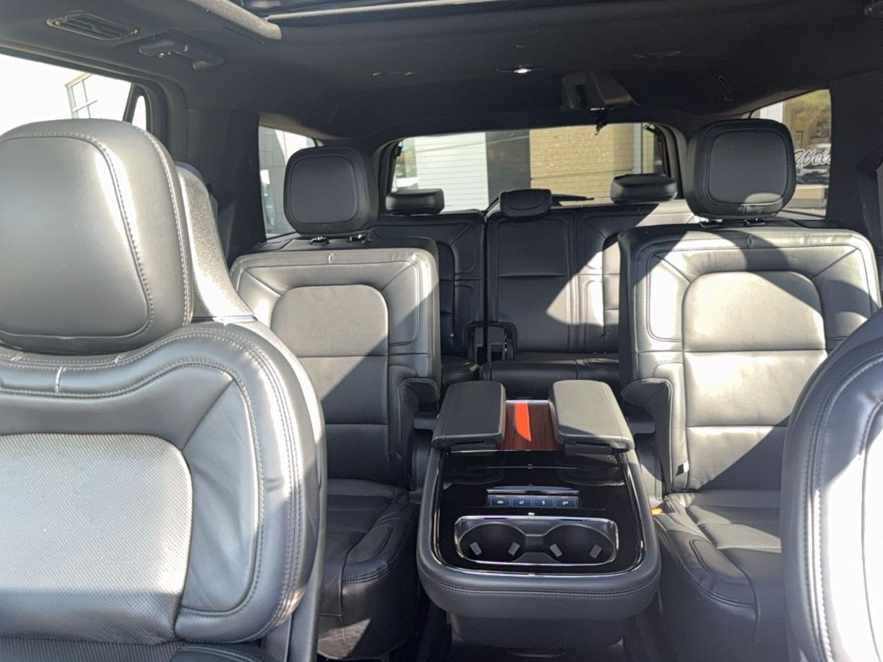 2024 Lincoln Navigator REGULAR LENGTH, 2ND ROW CAPTAINS, 22" RIMS, LOADED Photo