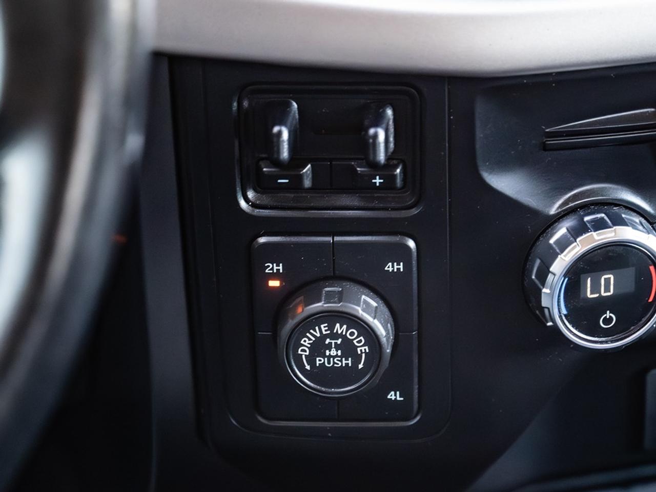 2021 Ford F-150 XLT 4WD SUPERCREW Photo11