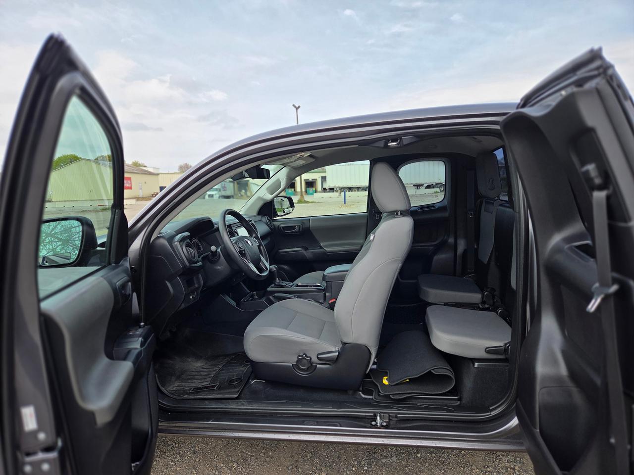 2018 Toyota Tacoma SR+ Photo