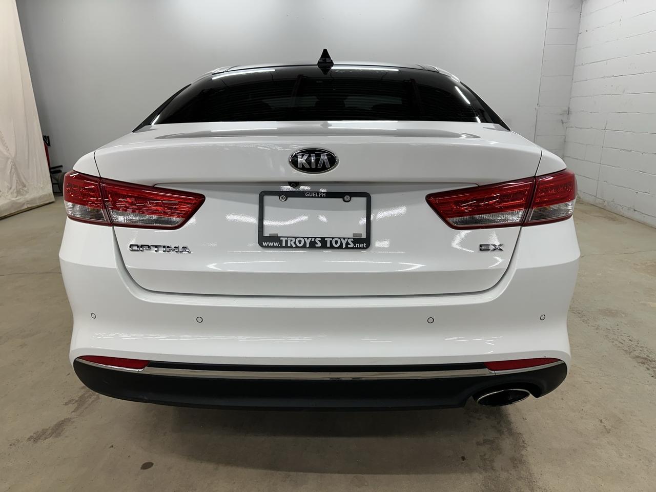 2018 Kia Optima EX Photo5