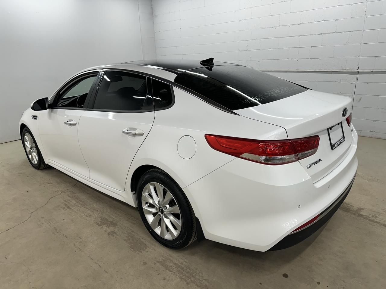 2018 Kia Optima EX Photo27