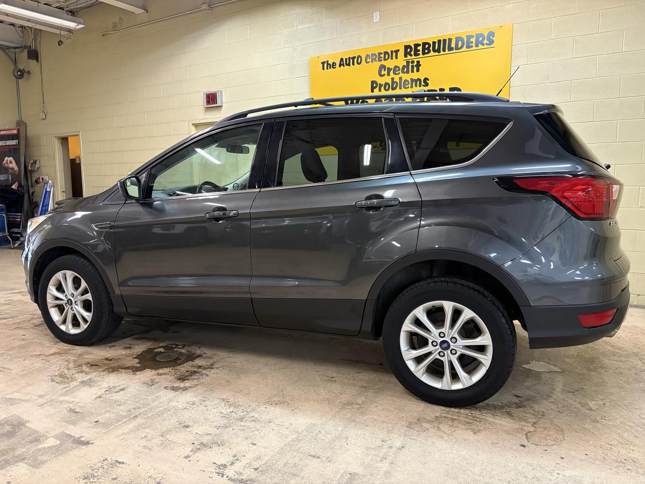 2019 Ford Escape SEL Photo3