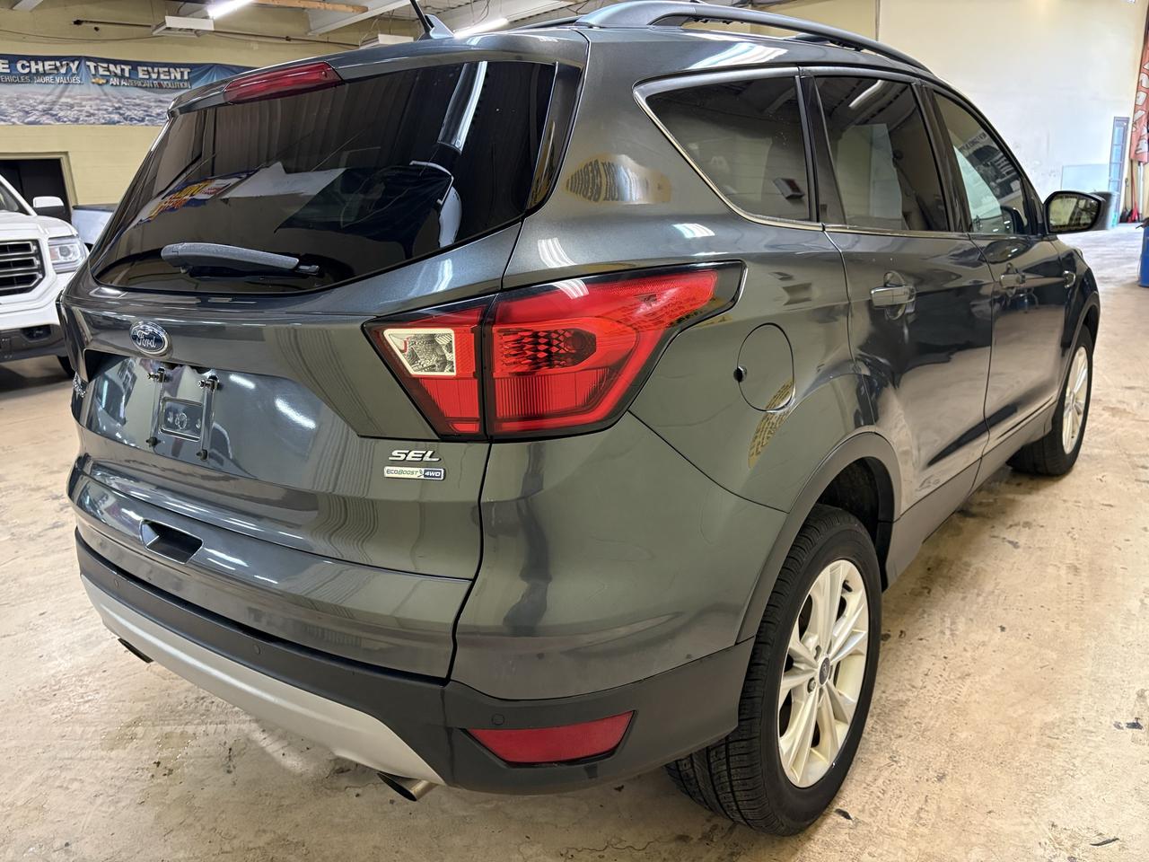 2019 Ford Escape SEL Photo4