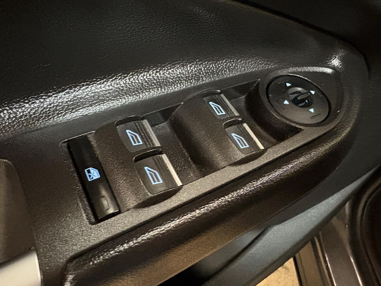 2019 Ford Escape SEL Photo