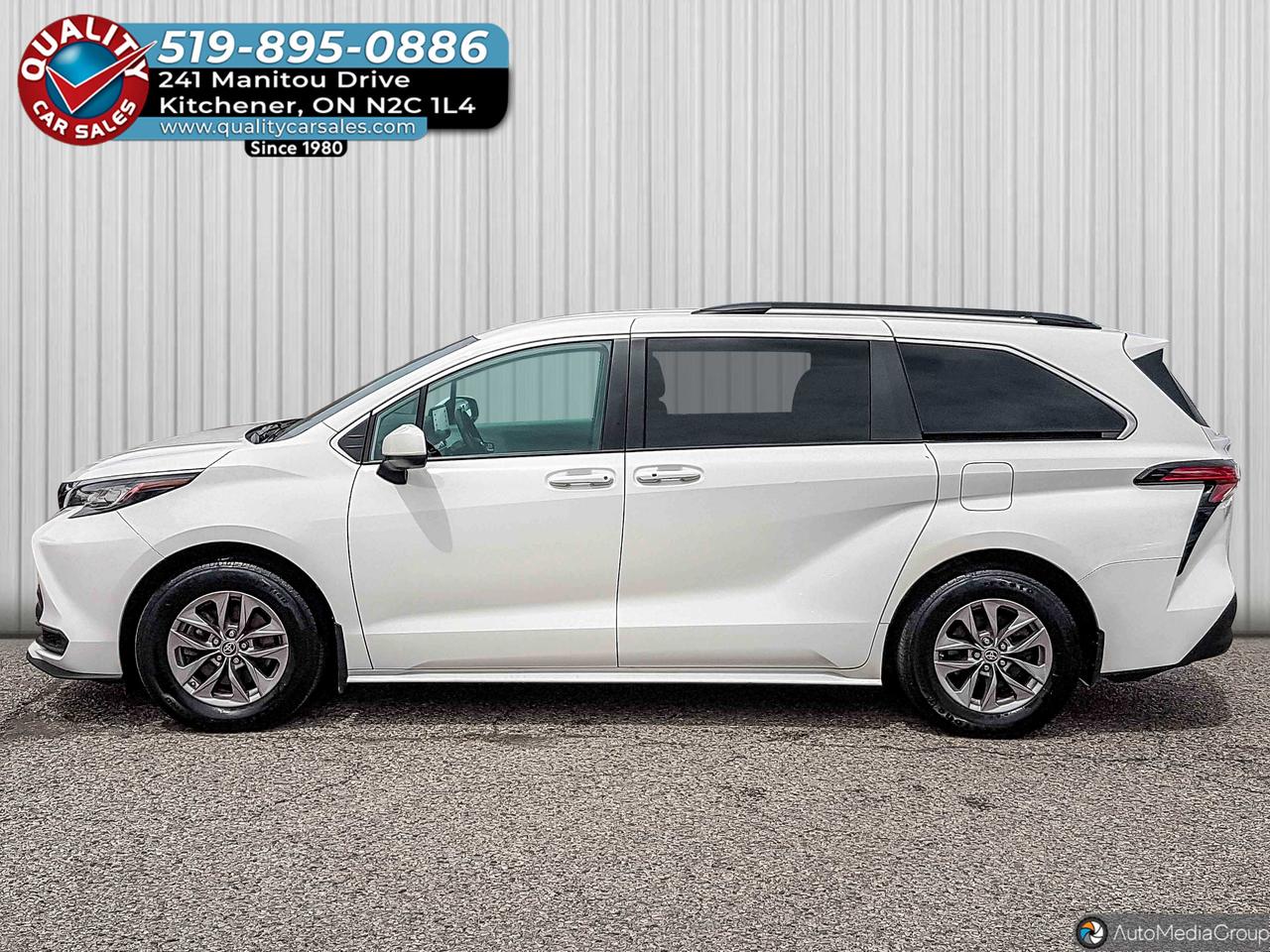 2022 Toyota Sienna LE HYBRID *8 PASSENGER* Photo