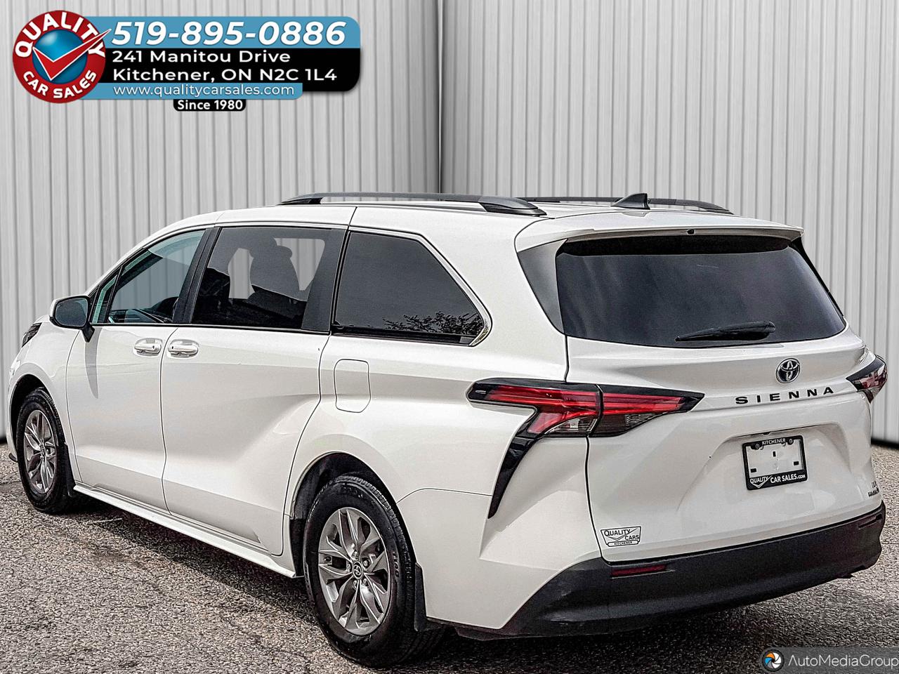 2022 Toyota Sienna LE HYBRID *8 PASSENGER* Photo