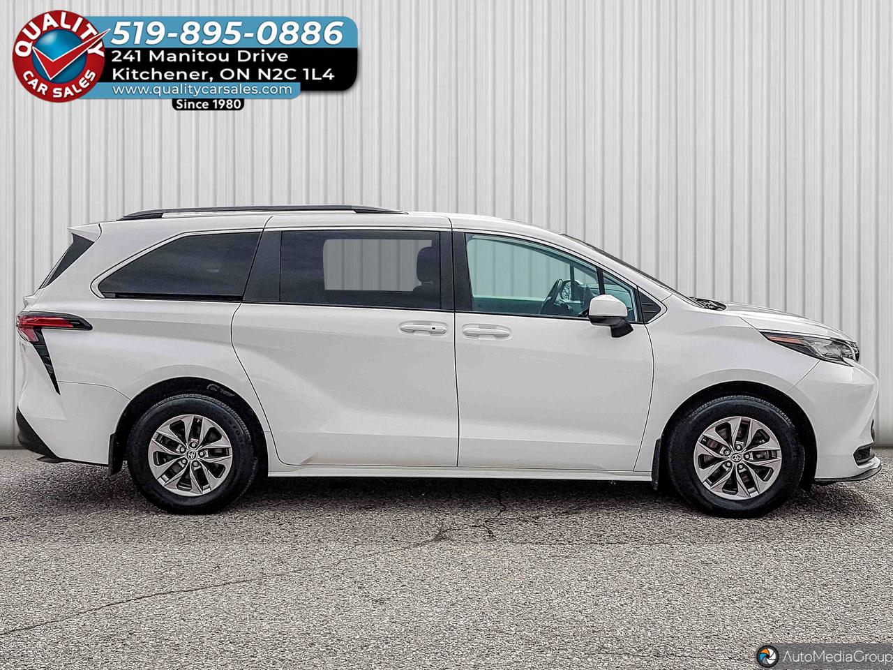 2022 Toyota Sienna LE HYBRID *8 PASSENGER* Photo
