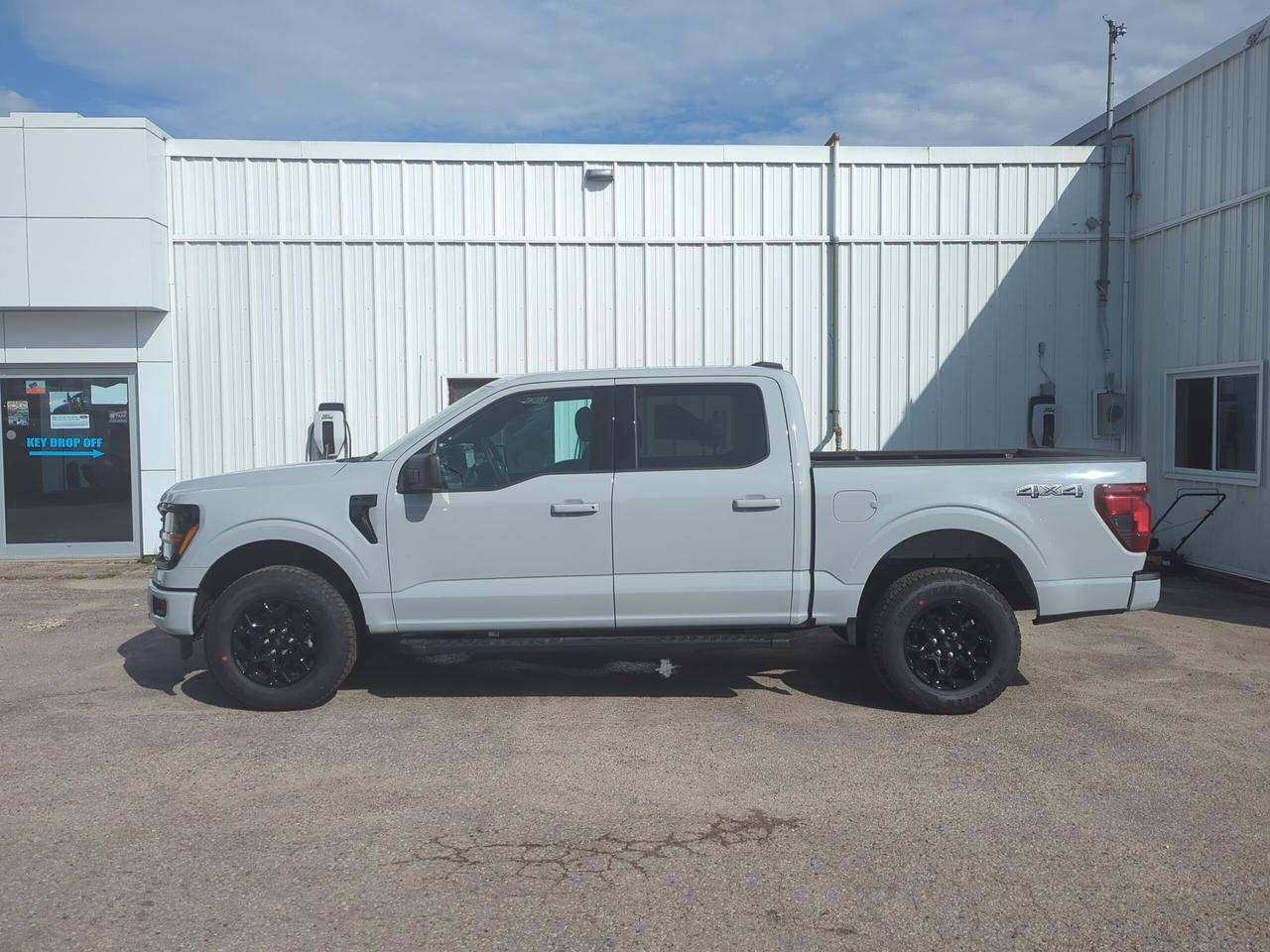 2026 Ford F-150 XLT SuperCrew 301A 4x4 Photo2