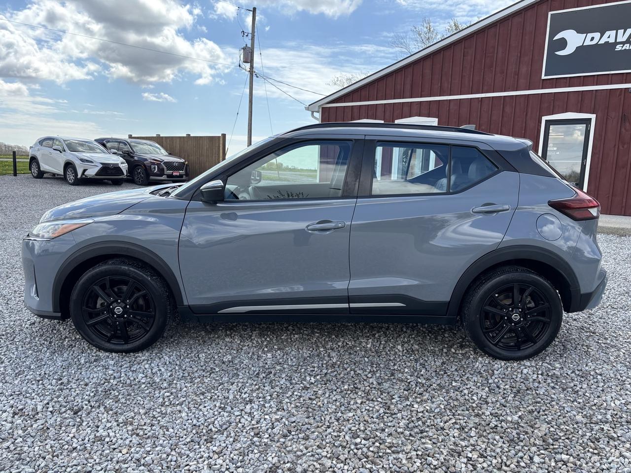 2021 Nissan Kicks SR Photo