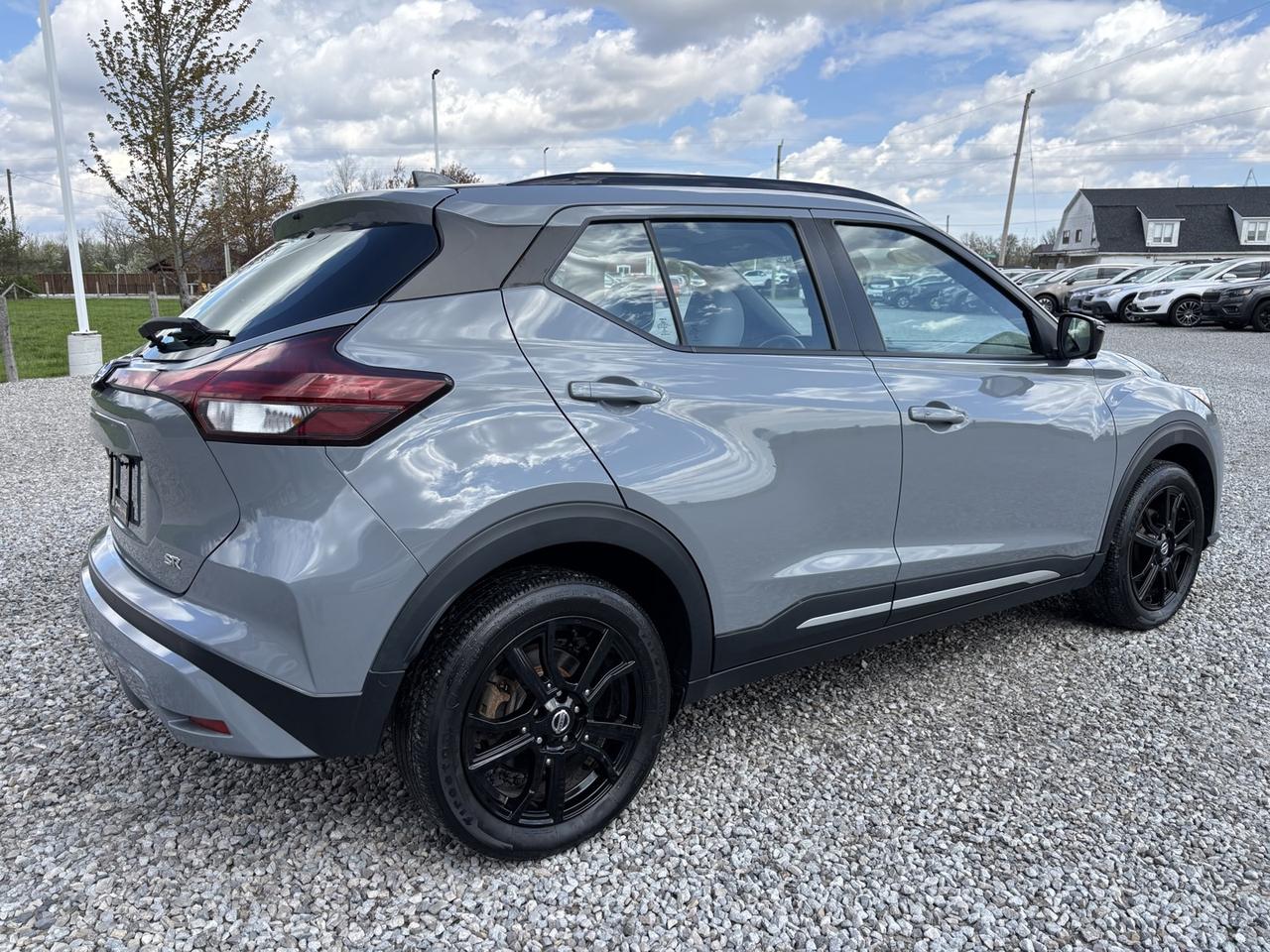 2021 Nissan Kicks SR Photo