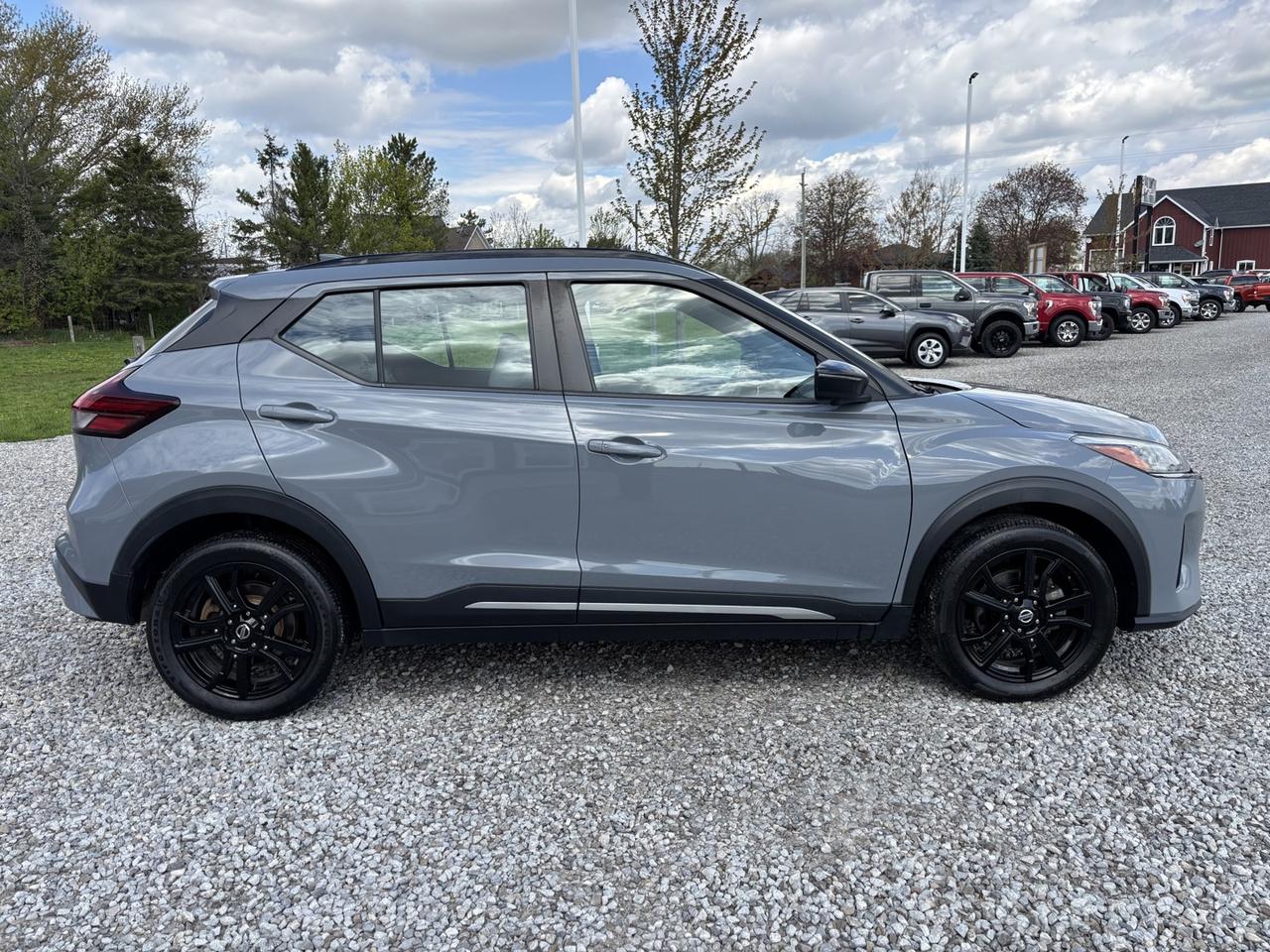 2021 Nissan Kicks SR Photo