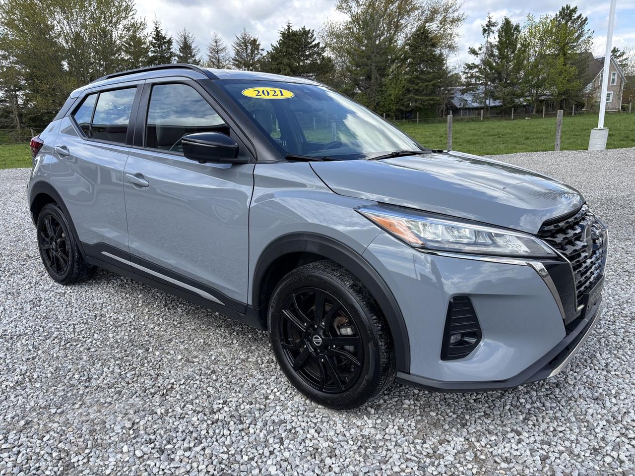 2021 Nissan Kicks SR Photo