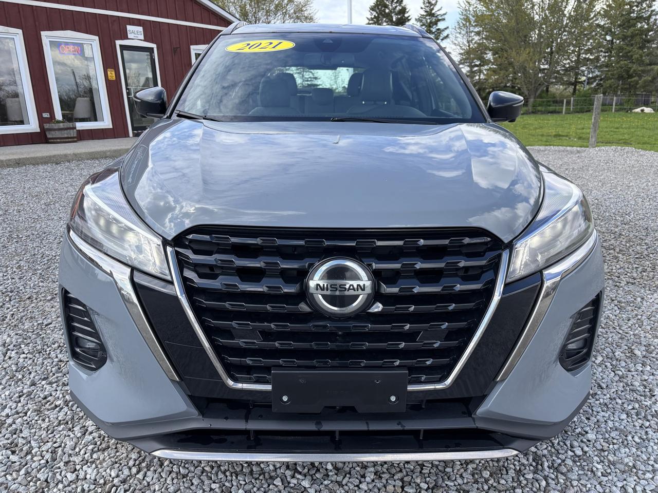 2021 Nissan Kicks SR Photo
