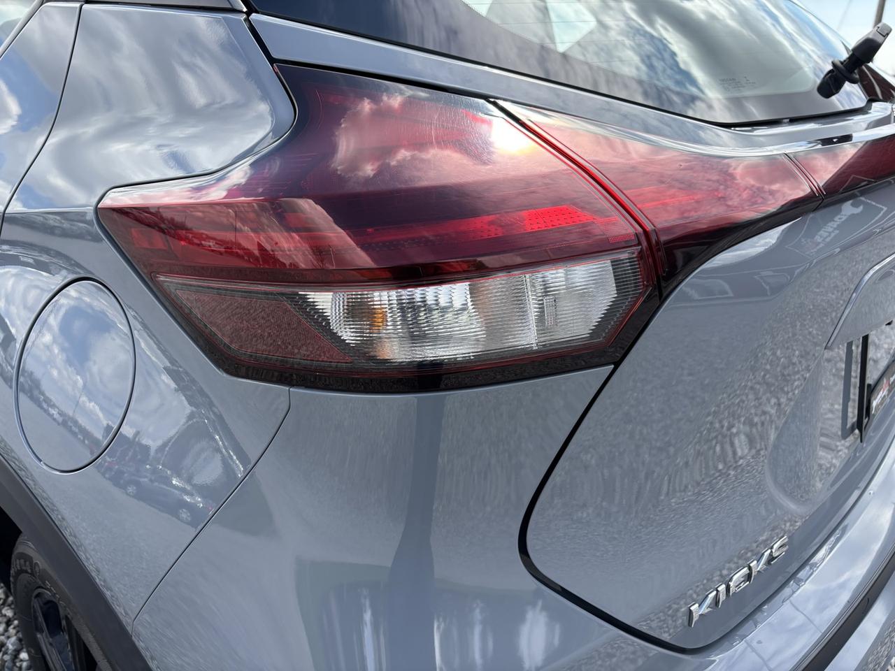 2021 Nissan Kicks SR Photo