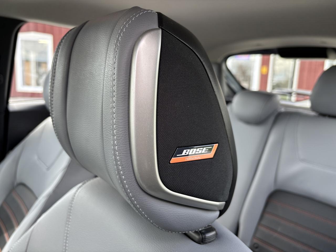 2021 Nissan Kicks SR Photo