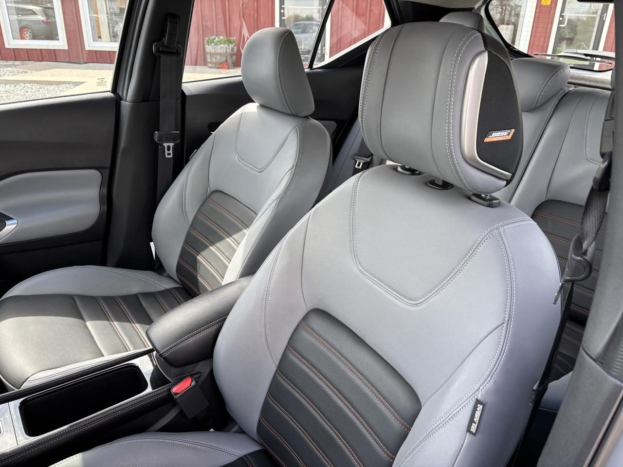 2021 Nissan Kicks SR Photo