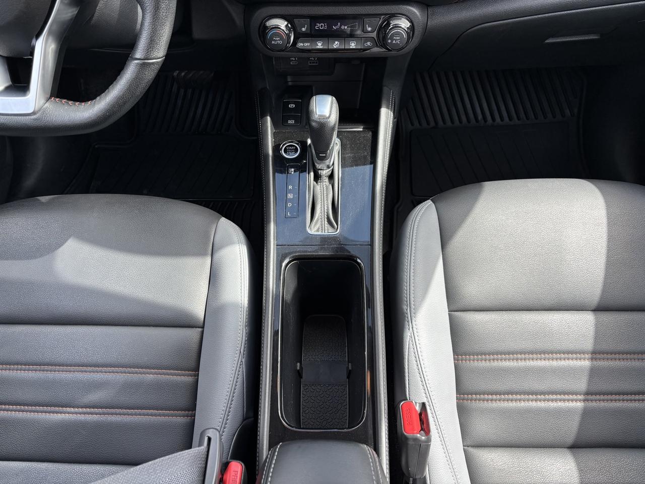 2021 Nissan Kicks SR Photo
