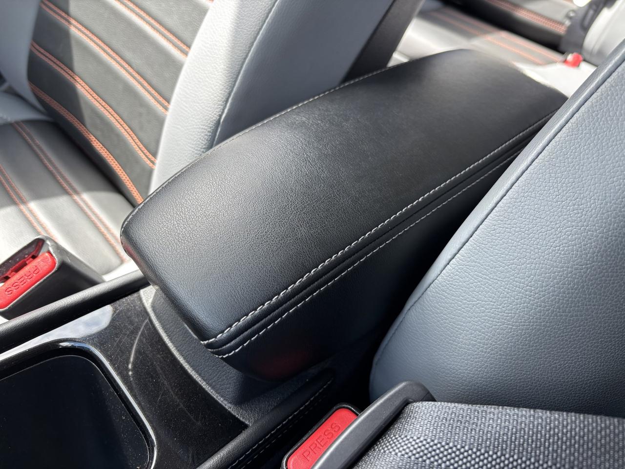 2021 Nissan Kicks SR Photo