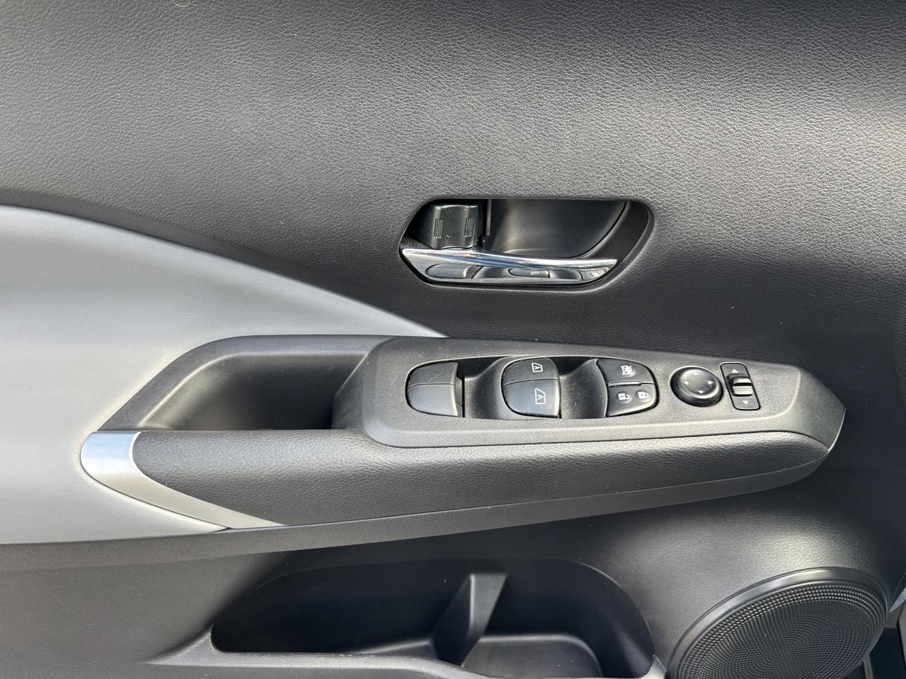 2021 Nissan Kicks SR Photo