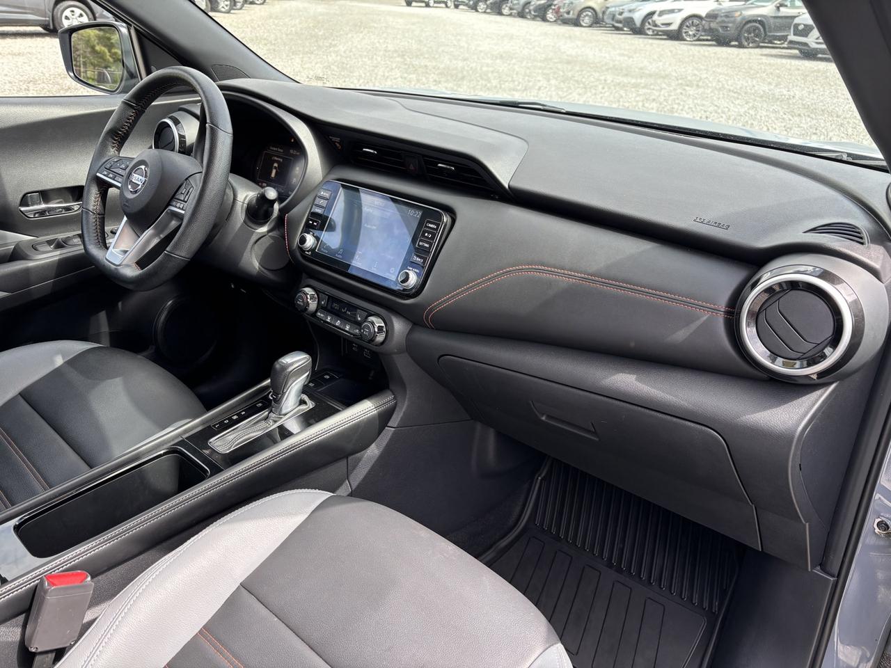 2021 Nissan Kicks SR Photo