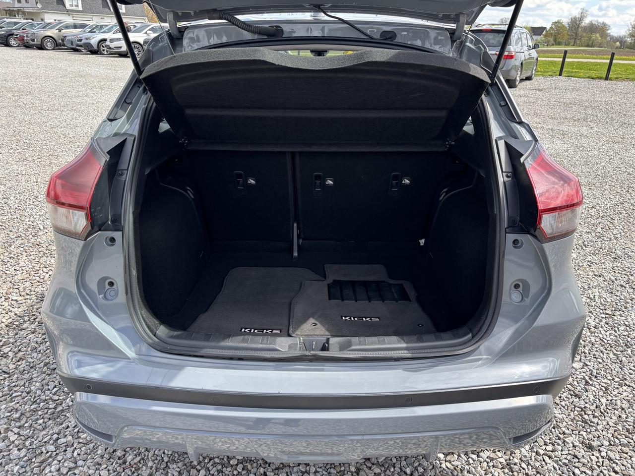 2021 Nissan Kicks SR Photo
