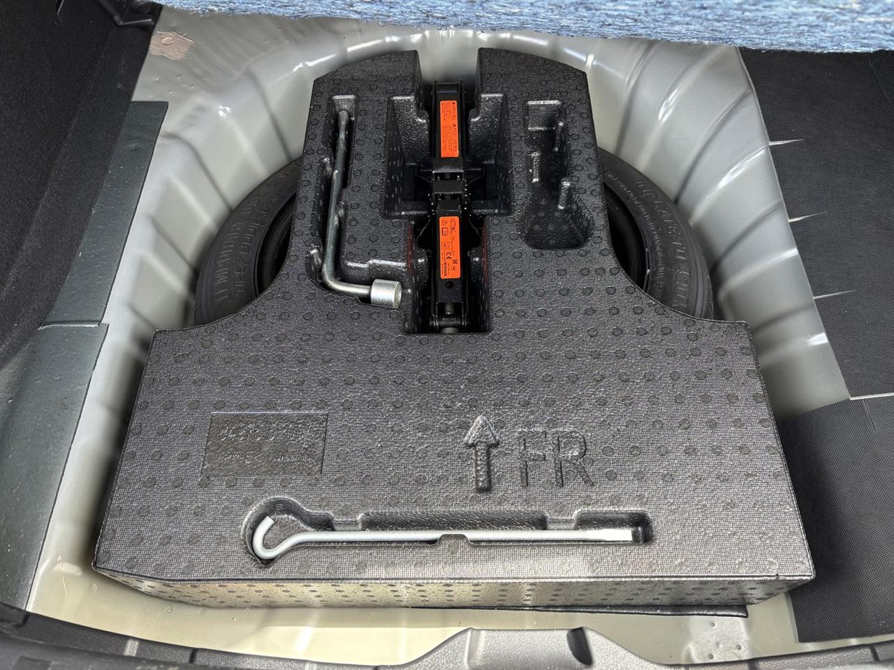 2021 Nissan Kicks SR Photo