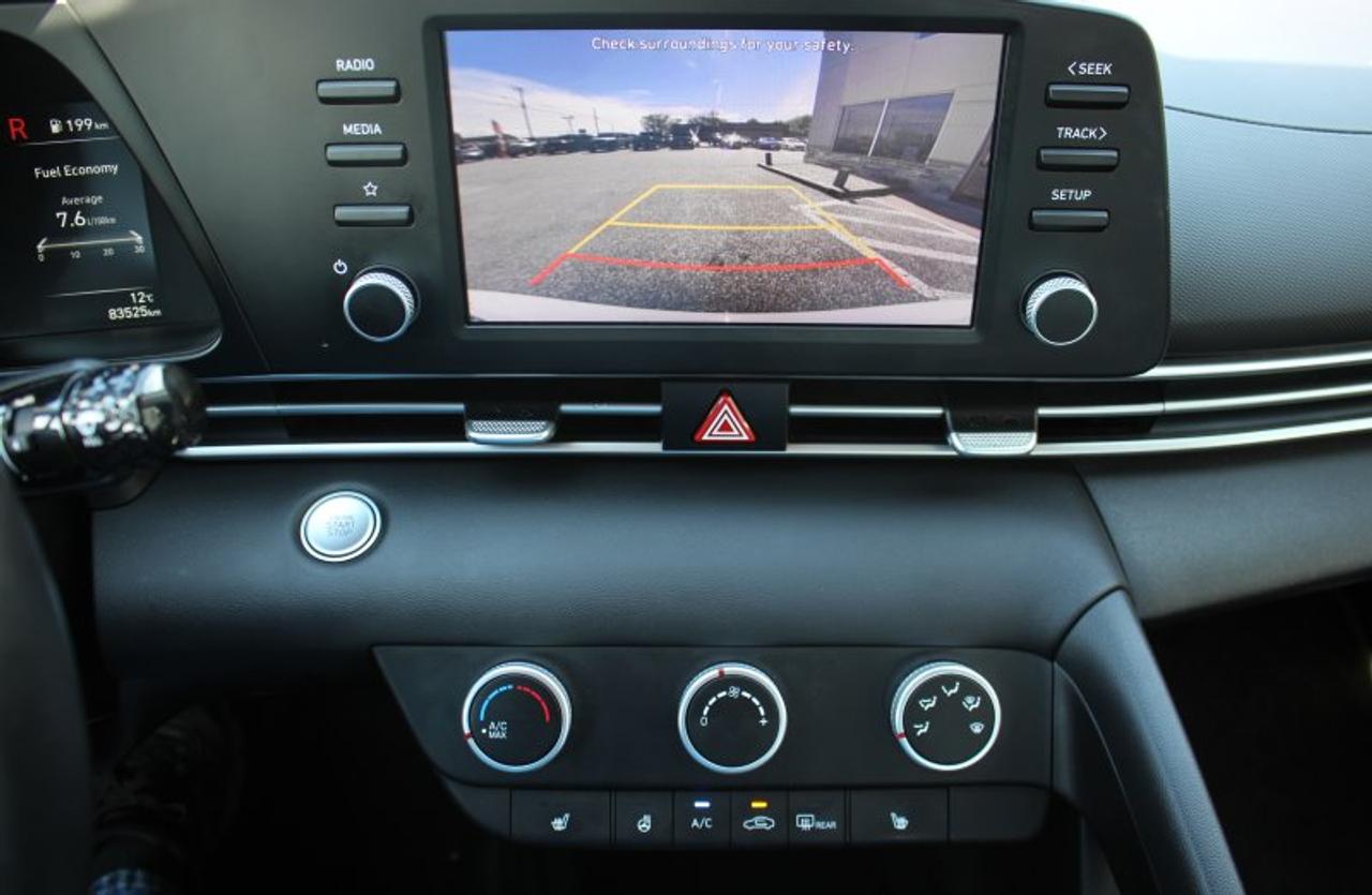 2023 Hyundai Elantra Preferred*Heated Seats*CarPlay*Rear Cam*2L-4cyl*FW Photo
