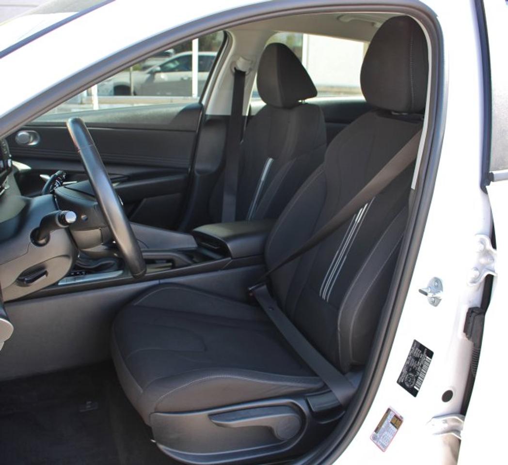 2023 Hyundai Elantra Preferred*Heated Seats*CarPlay*Rear Cam*2L-4cyl*FW Photo