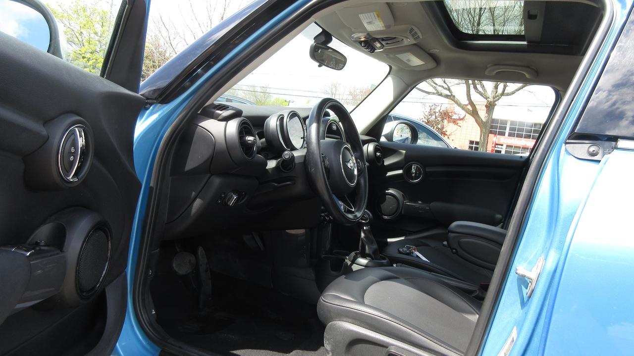 2017 MINI Cooper  Photo4