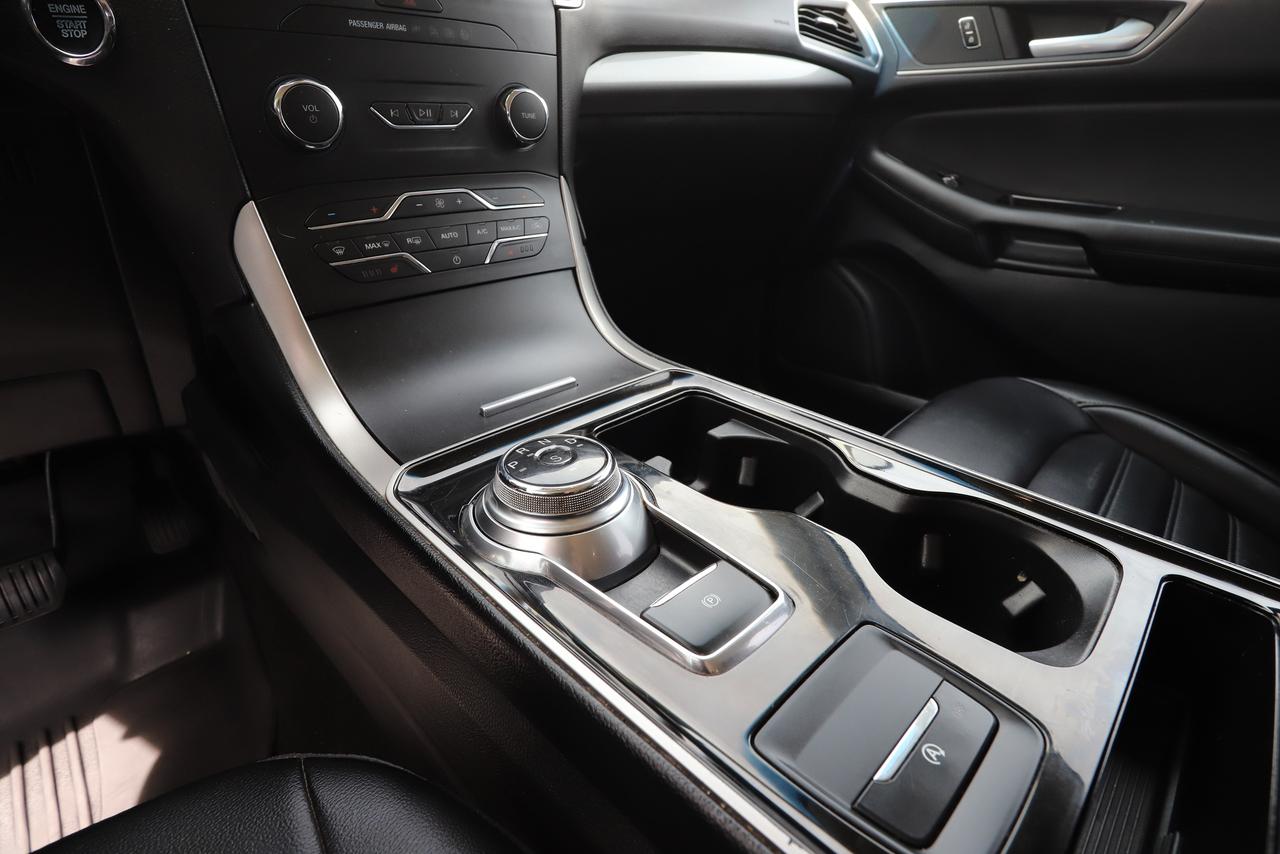 2019 Ford Edge SEL AWD Photo