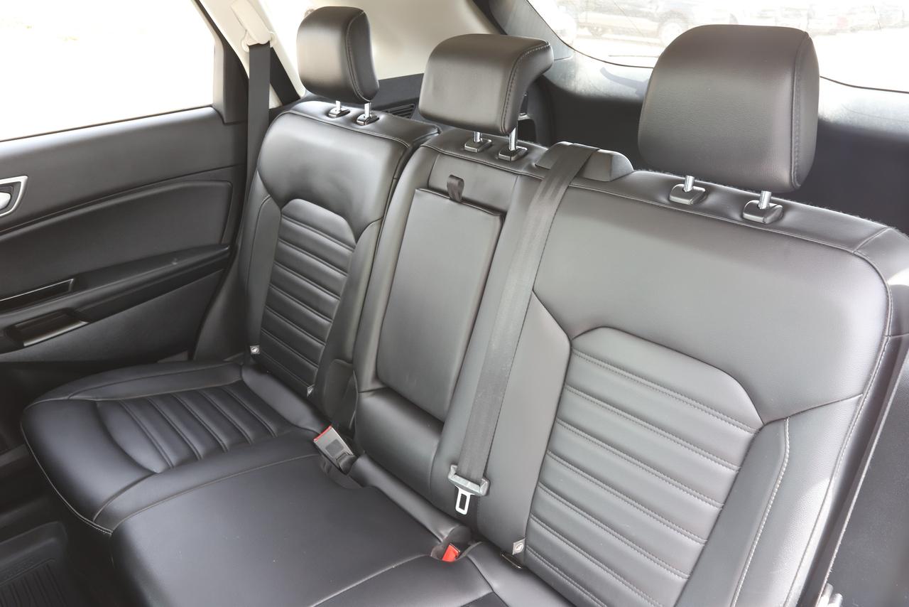 2019 Ford Edge SEL AWD Photo
