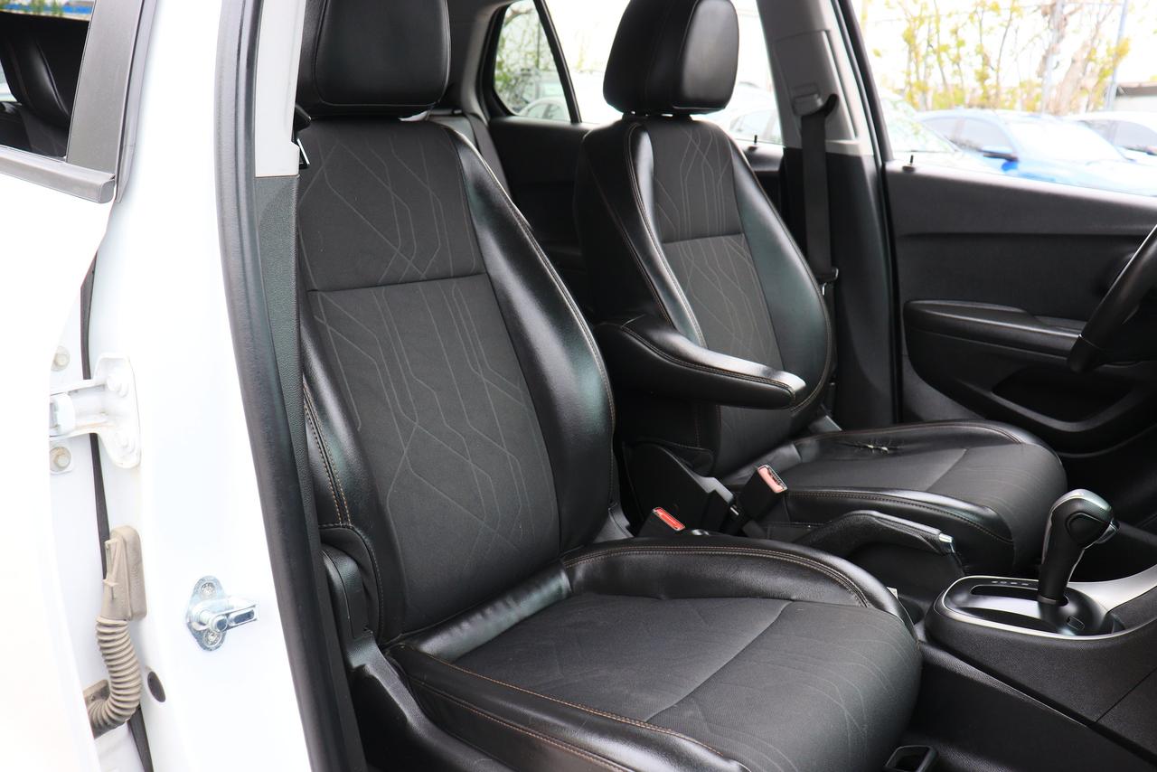 2020 Chevrolet Trax LT | AWD | CarPlay | Cam | Alloys | Tinted & More! Photo