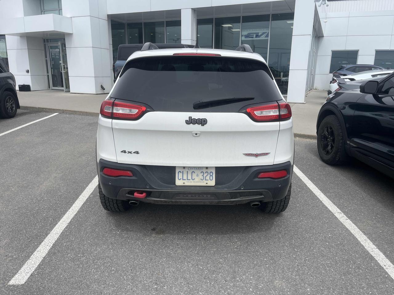 2016 Jeep Cherokee Trailhawk | 4x4 | Leather | Pano Roof | Cam & More Photo18
