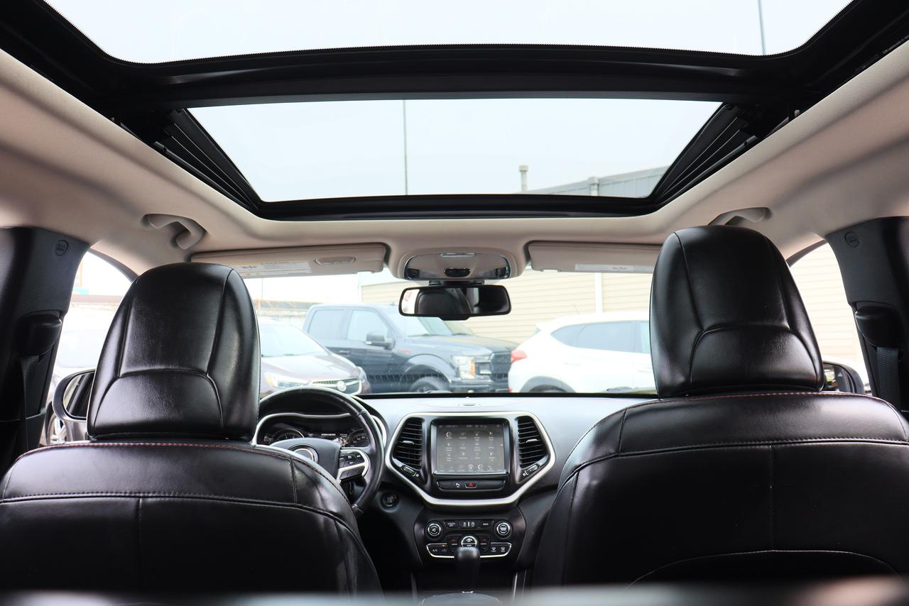 2016 Jeep Cherokee Trailhawk | 4x4 | Leather | Pano Roof | Cam & More Photo