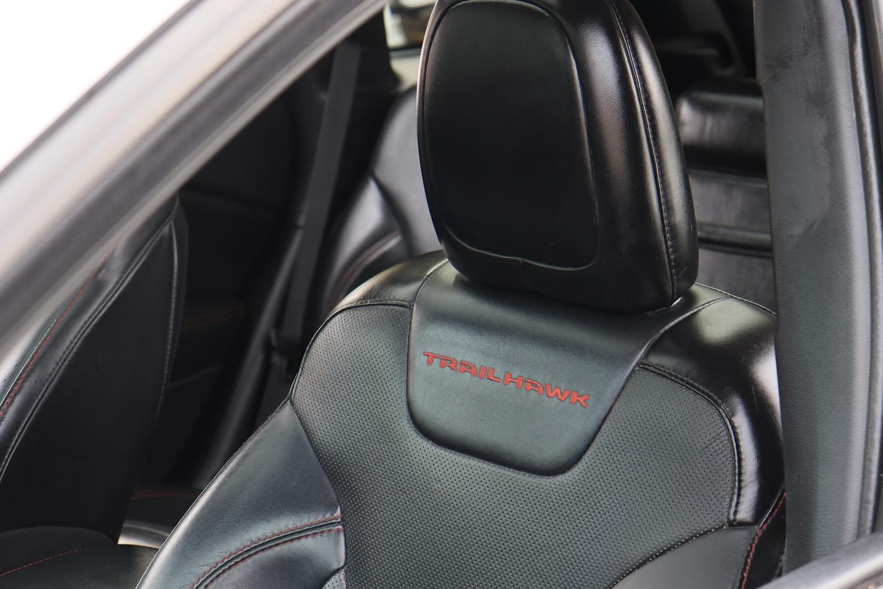 2016 Jeep Cherokee Trailhawk | 4x4 | Leather | Pano Roof | Cam & More Photo