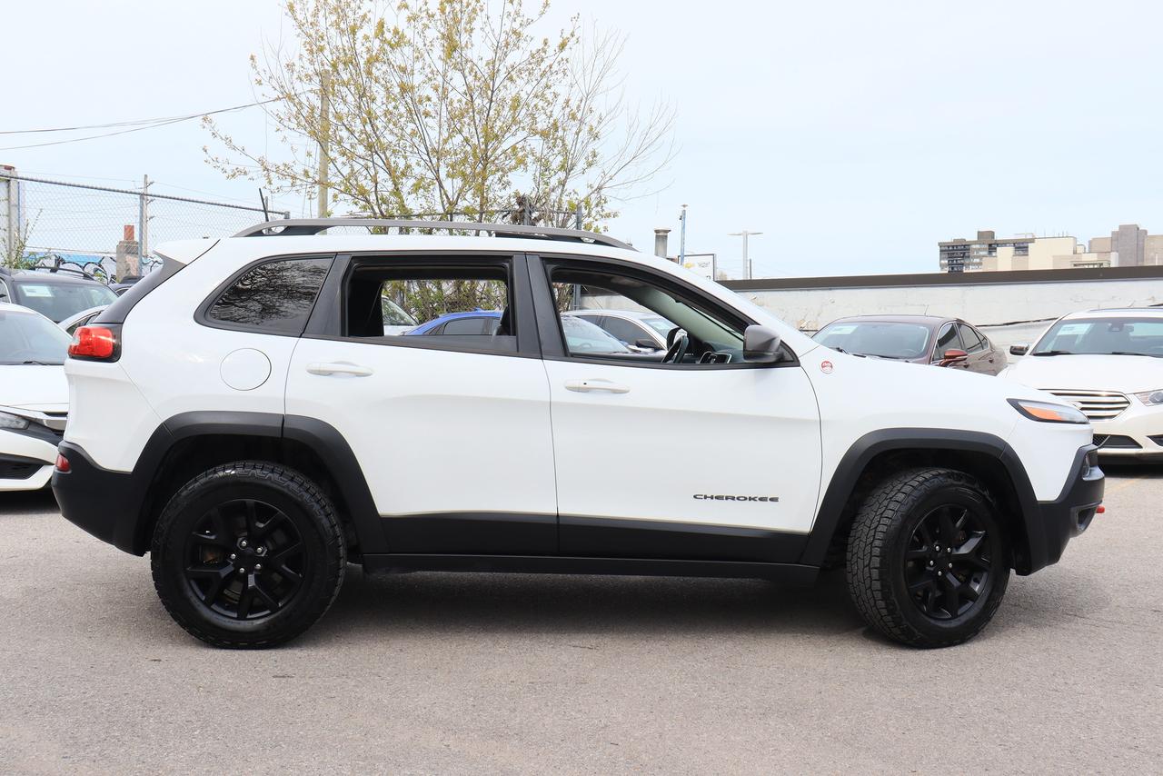 2016 Jeep Cherokee Trailhawk | 4x4 | Leather | Pano Roof | Cam & More Photo