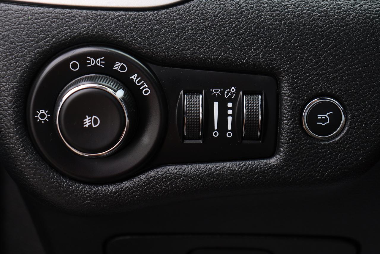 2016 Jeep Cherokee Trailhawk | 4x4 | Leather | Pano Roof | Cam & More Photo