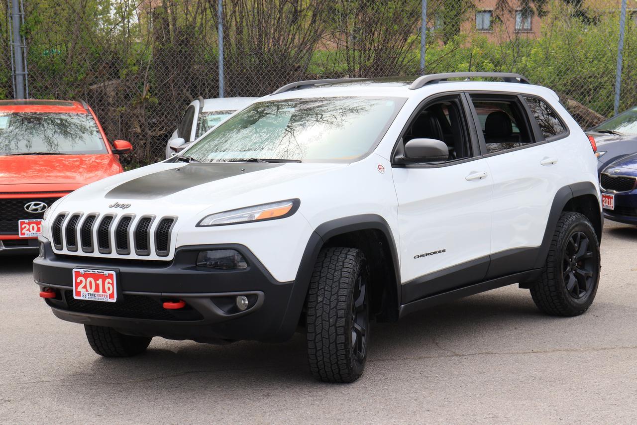 2016 Jeep Cherokee Trailhawk | 4x4 | Leather | Pano Roof | Cam & More Photo4