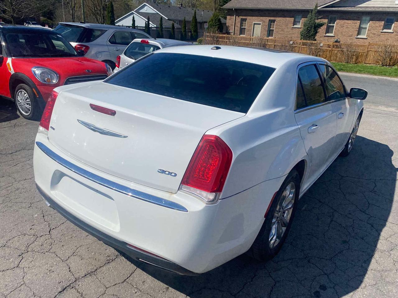 2016 Chrysler 300 4dr Sdn Touring AWD Photo3